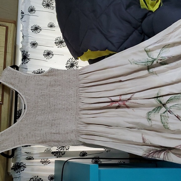 Midi dress with palm trees embroidered around trees. - Picture 2 of 4